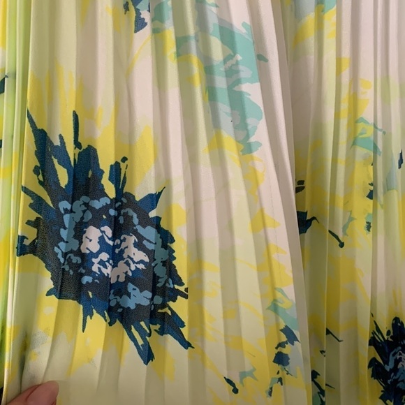 Guess Pleated Chiffon Mini Dress - Picture 4 of 10